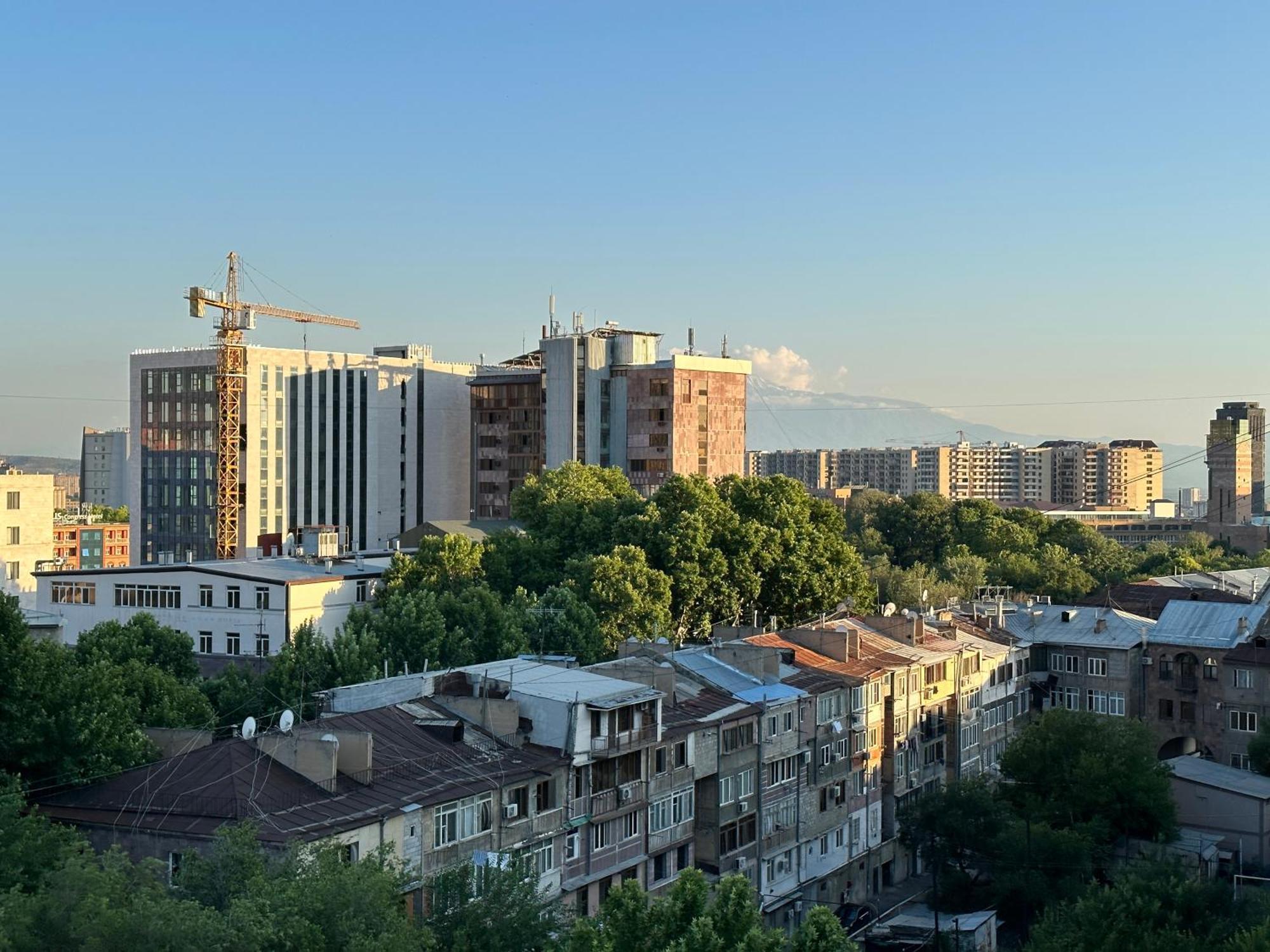 Yeznik Koghbatsi - Amiryan Crossroads 1 Bedroom Comfy Apartment With Balcony Ko100 Yerevan Exterior photo